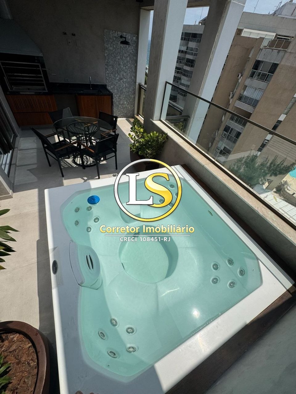 Cobertura Duplex (PORTEIRA FECHADA) com Jacuzzi a poucos passos da Praia da Barra